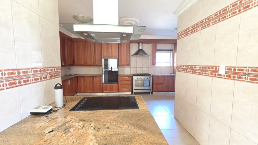 6 Bedroom Property for Sale in Eldoraigne Gauteng