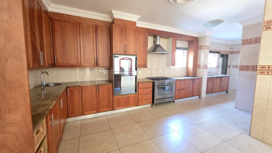 6 Bedroom Property for Sale in Eldoraigne Gauteng