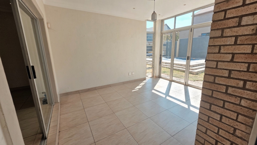 6 Bedroom Property for Sale in Eldoraigne Gauteng