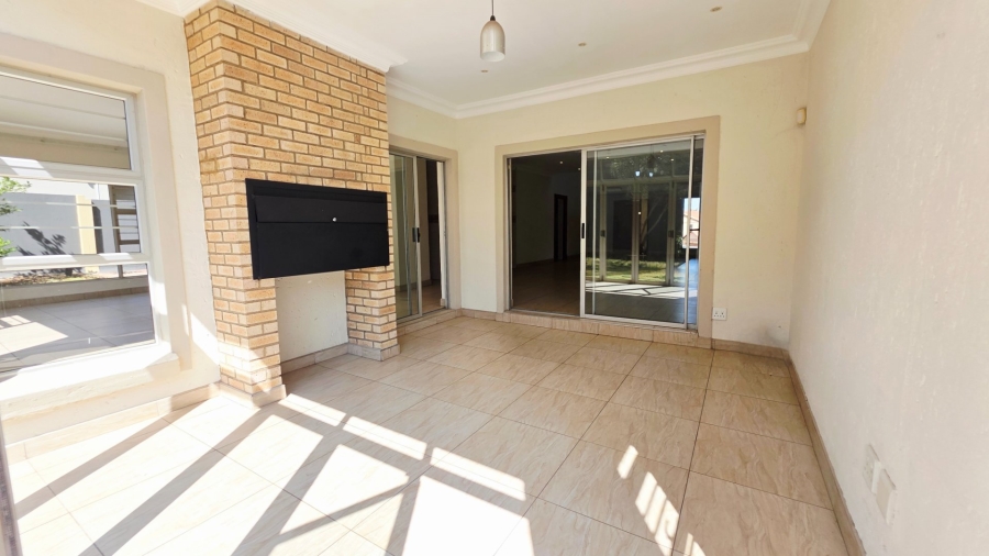 6 Bedroom Property for Sale in Eldoraigne Gauteng