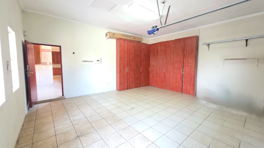 6 Bedroom Property for Sale in Eldoraigne Gauteng