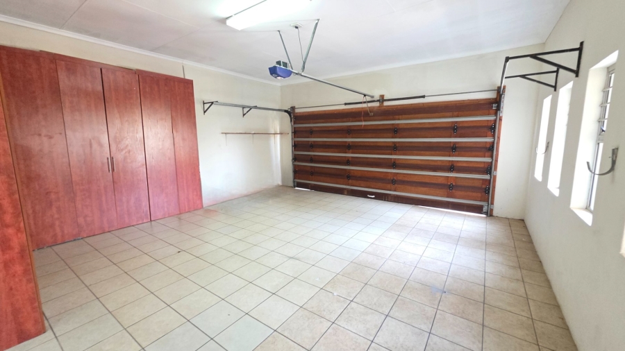 6 Bedroom Property for Sale in Eldoraigne Gauteng