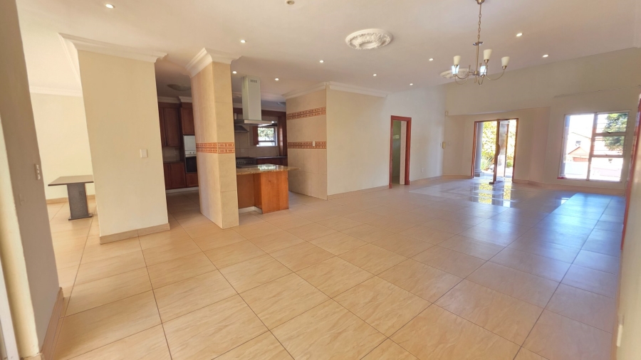 6 Bedroom Property for Sale in Eldoraigne Gauteng
