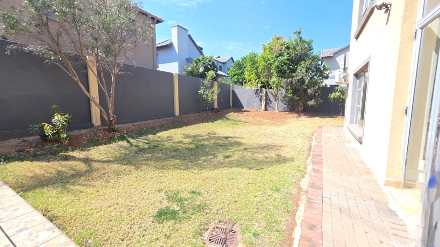 6 Bedroom Property for Sale in Eldoraigne Gauteng