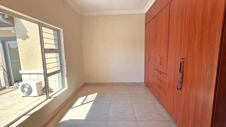 6 Bedroom Property for Sale in Eldoraigne Gauteng