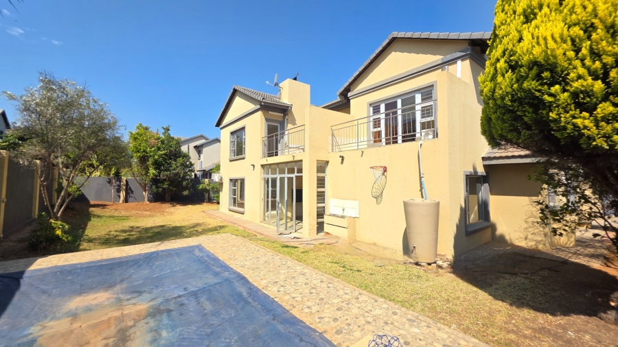 6 Bedroom Property for Sale in Eldoraigne Gauteng