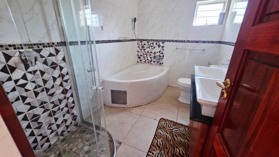6 Bedroom Property for Sale in Eldoraigne Gauteng