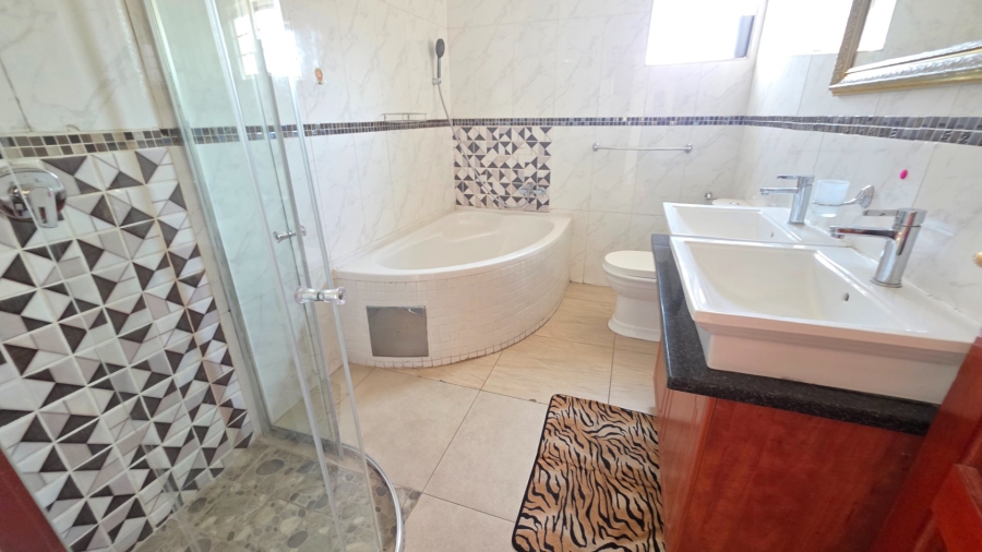 6 Bedroom Property for Sale in Eldoraigne Gauteng