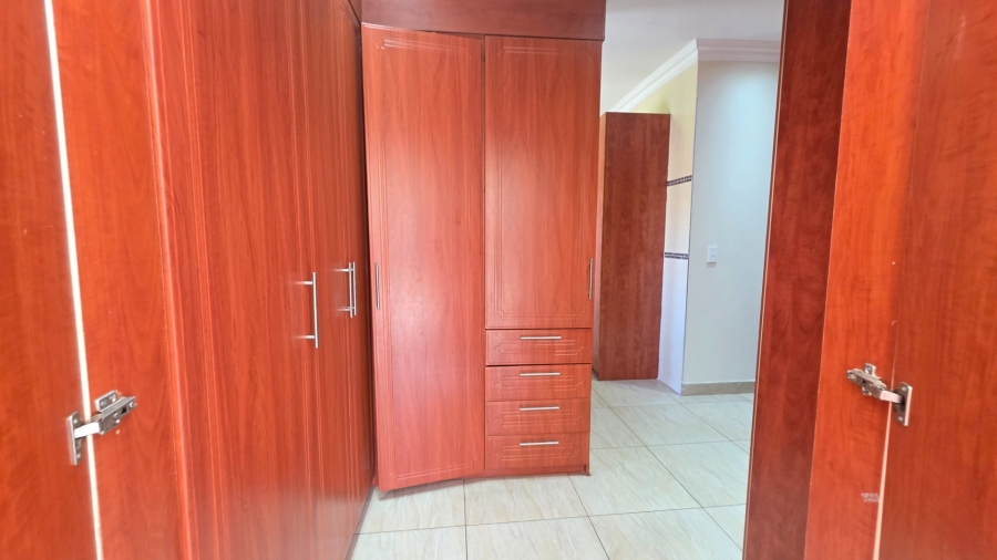 6 Bedroom Property for Sale in Eldoraigne Gauteng