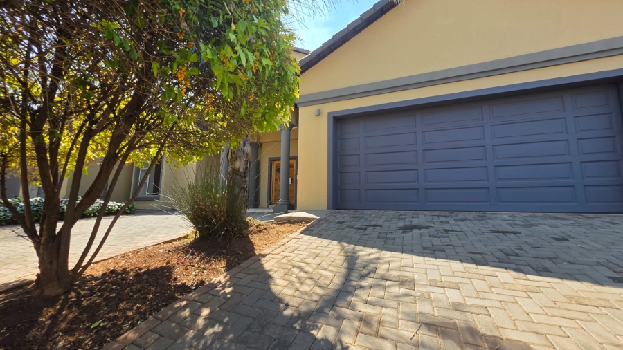 6 Bedroom Property for Sale in Eldoraigne Gauteng