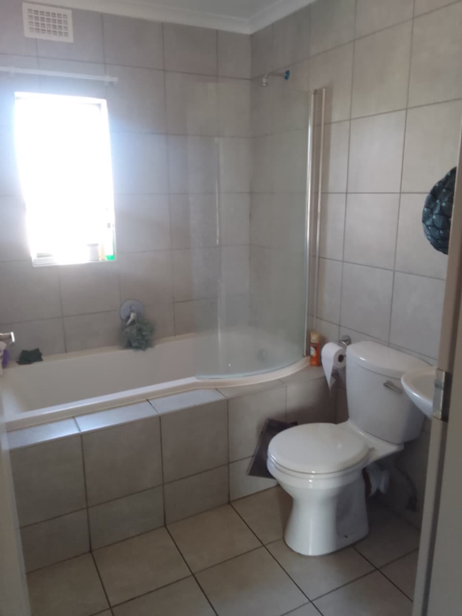 2 Bedroom Property for Sale in Heuweloord Gauteng