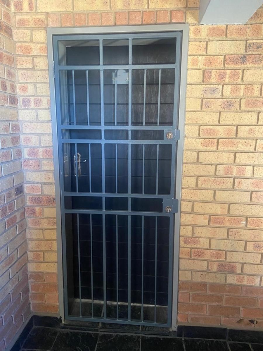 2 Bedroom Property for Sale in Heuweloord Gauteng