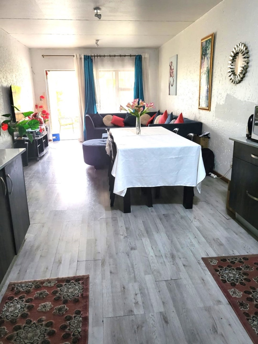 2 Bedroom Property for Sale in Vorna Valley Gauteng