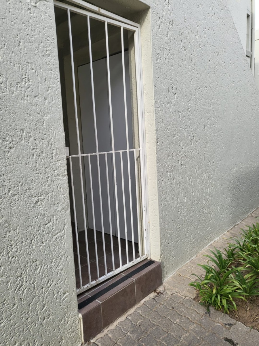 2 Bedroom Property for Sale in Vorna Valley Gauteng