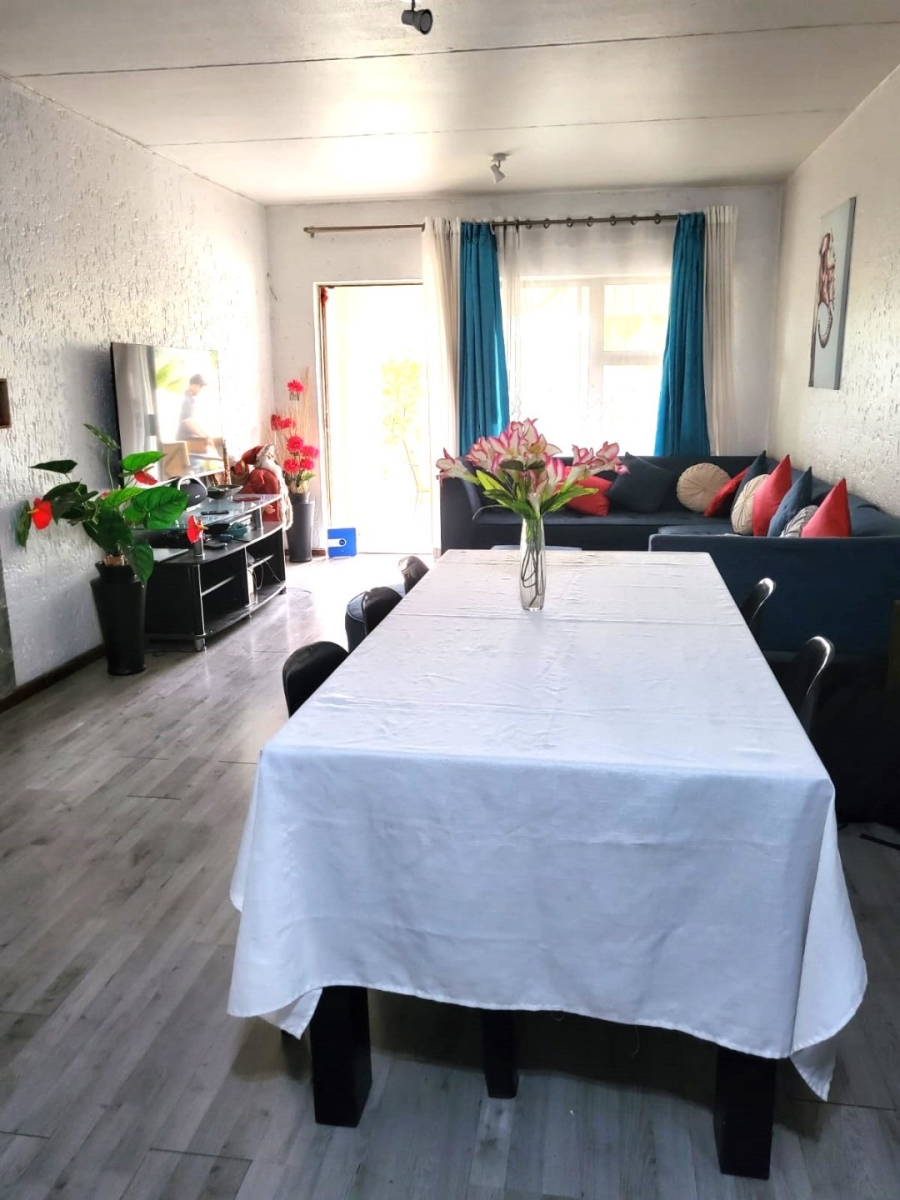 2 Bedroom Property for Sale in Vorna Valley Gauteng