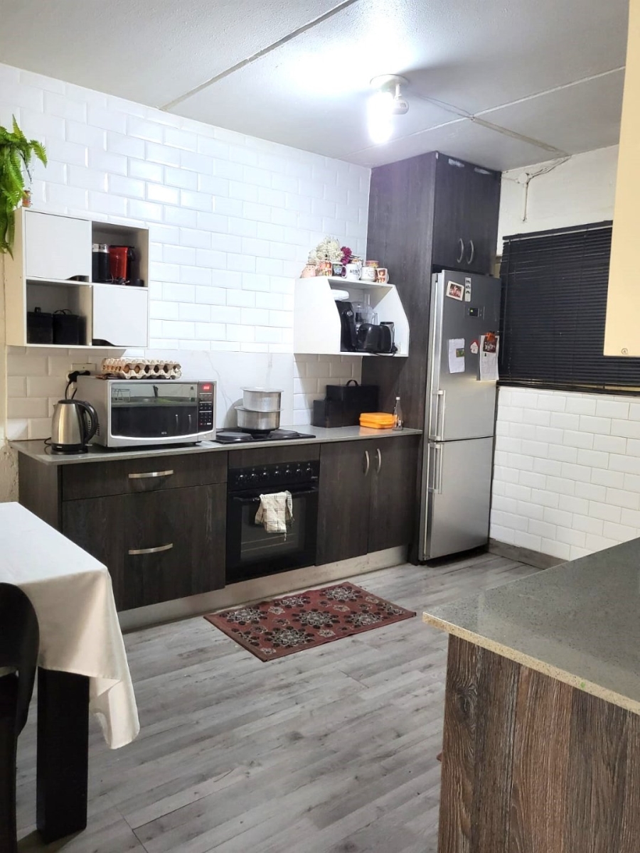 2 Bedroom Property for Sale in Vorna Valley Gauteng