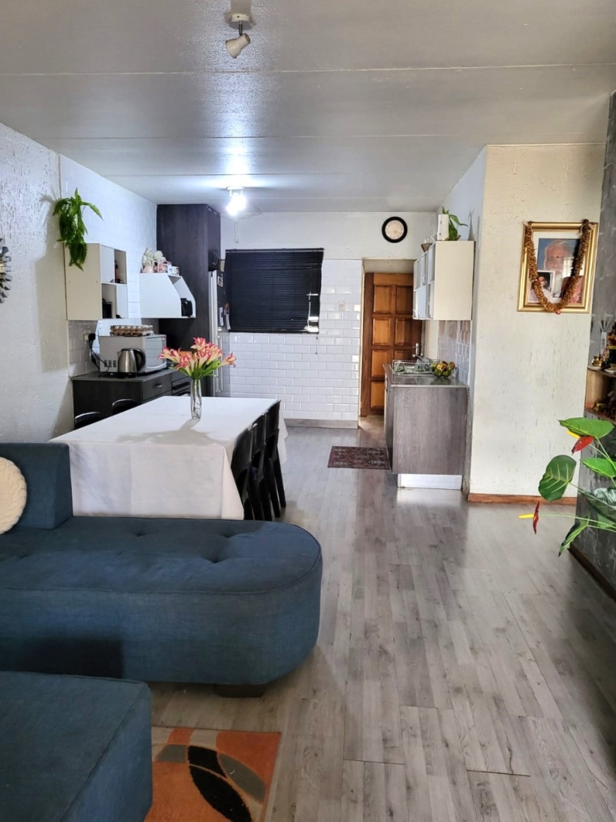 2 Bedroom Property for Sale in Vorna Valley Gauteng