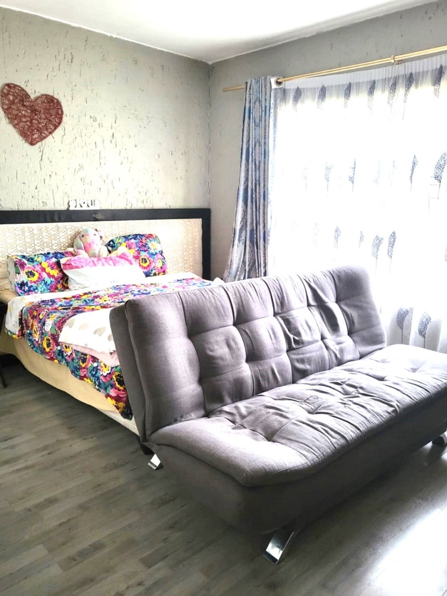 2 Bedroom Property for Sale in Vorna Valley Gauteng