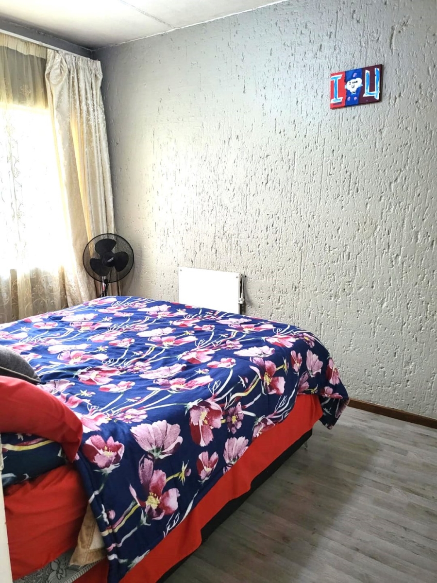 2 Bedroom Property for Sale in Vorna Valley Gauteng