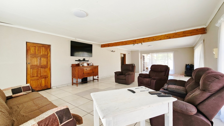 6 Bedroom Property for Sale in Three Rivers Proper Gauteng