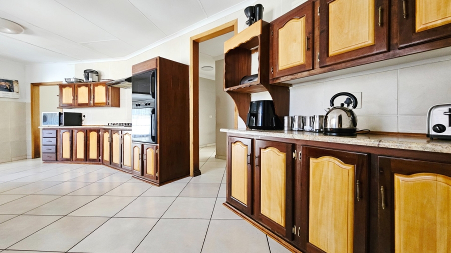 6 Bedroom Property for Sale in Three Rivers Proper Gauteng