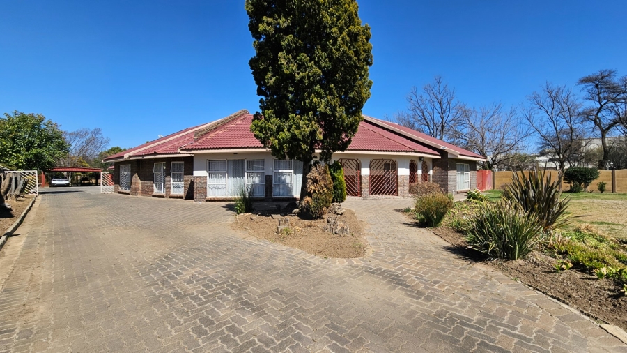 6 Bedroom Property for Sale in Three Rivers Proper Gauteng
