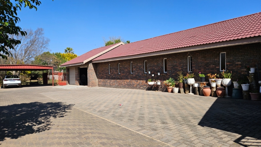 6 Bedroom Property for Sale in Three Rivers Proper Gauteng