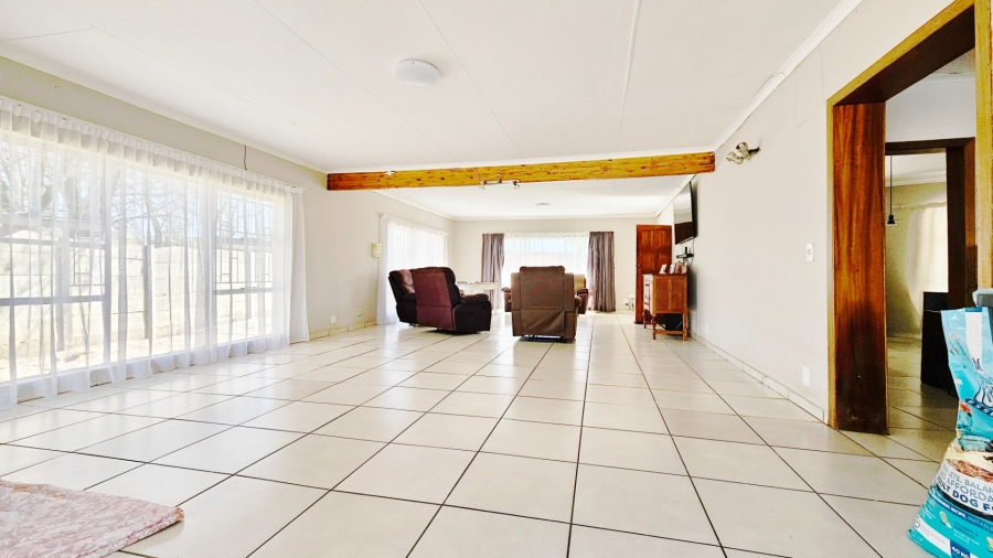6 Bedroom Property for Sale in Three Rivers Proper Gauteng
