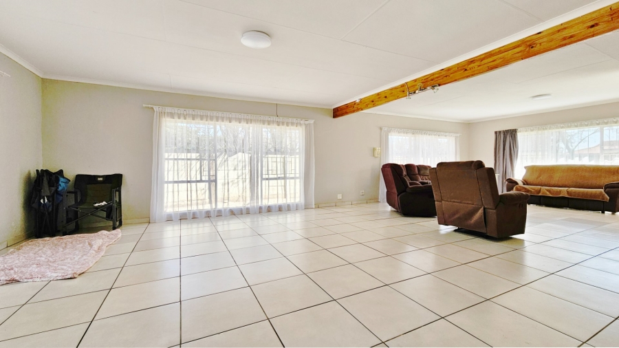 6 Bedroom Property for Sale in Three Rivers Proper Gauteng
