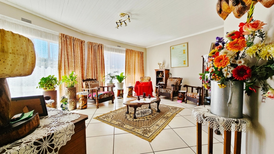 6 Bedroom Property for Sale in Three Rivers Proper Gauteng