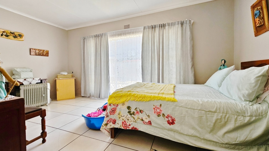 6 Bedroom Property for Sale in Three Rivers Proper Gauteng