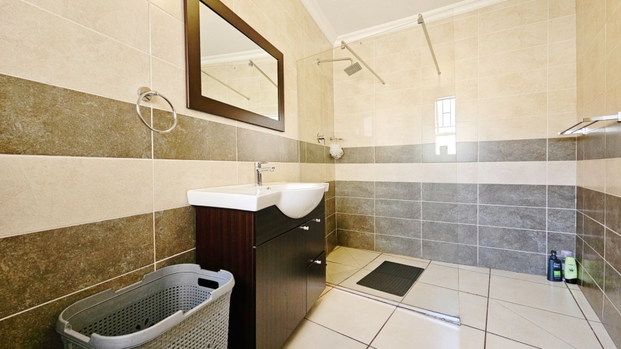 6 Bedroom Property for Sale in Three Rivers Proper Gauteng