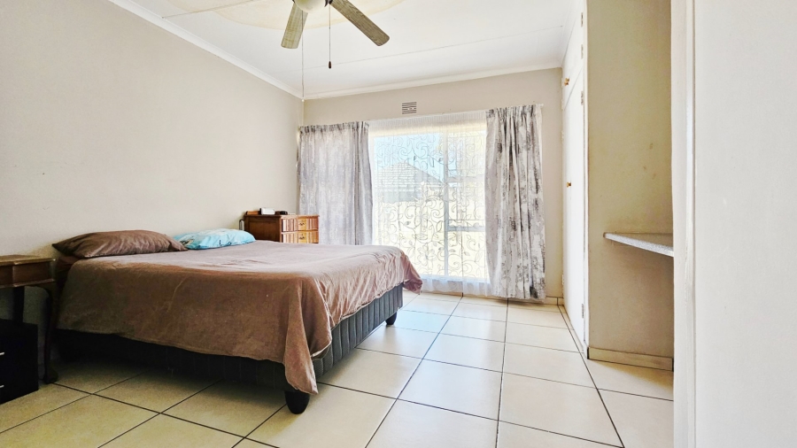 6 Bedroom Property for Sale in Three Rivers Proper Gauteng
