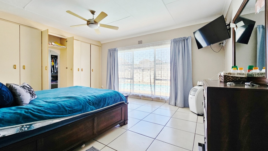 6 Bedroom Property for Sale in Three Rivers Proper Gauteng