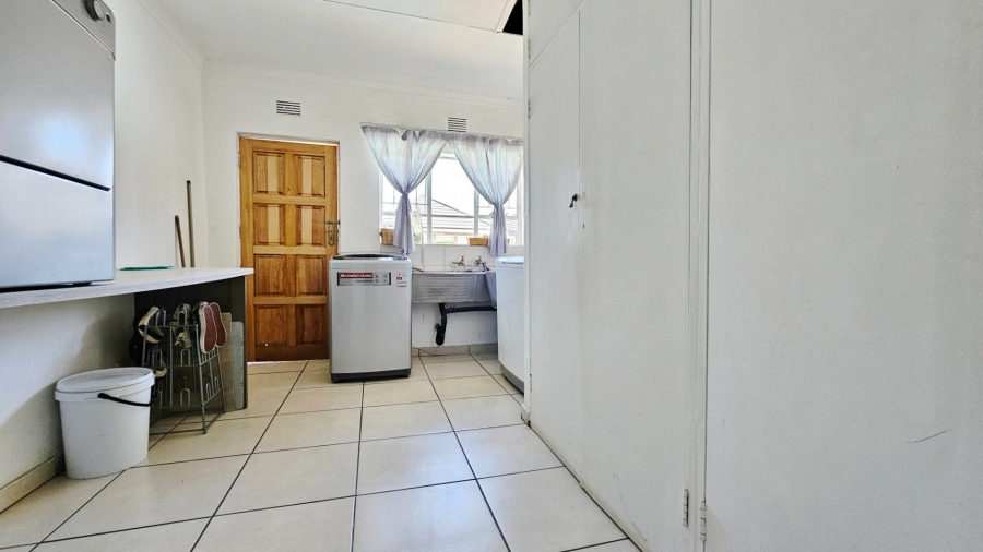 6 Bedroom Property for Sale in Three Rivers Proper Gauteng