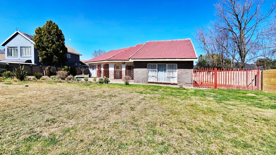 6 Bedroom Property for Sale in Three Rivers Proper Gauteng