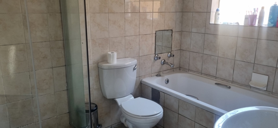 3 Bedroom Property for Sale in Willowbrook Gauteng