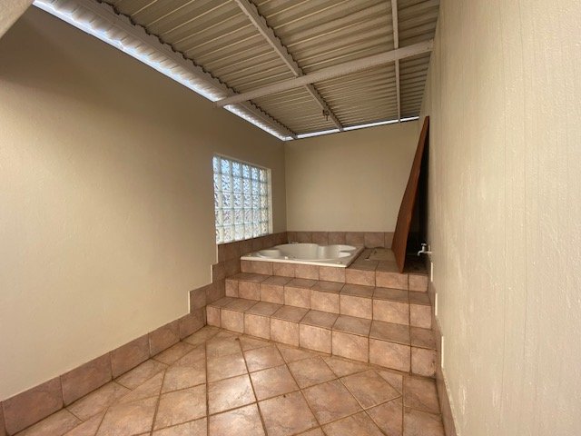 4 Bedroom Property for Sale in Fairland Gauteng