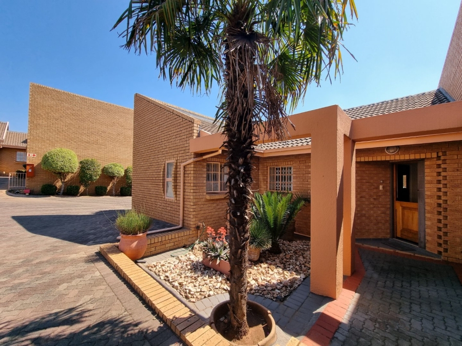 3 Bedroom Property for Sale in Zwartkop Gauteng