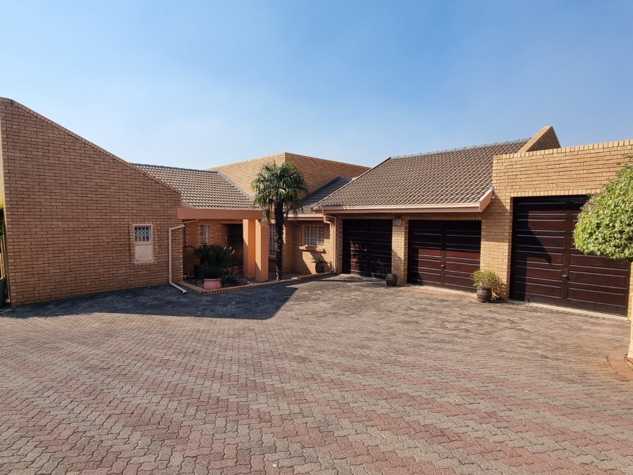 3 Bedroom Property for Sale in Zwartkop Gauteng