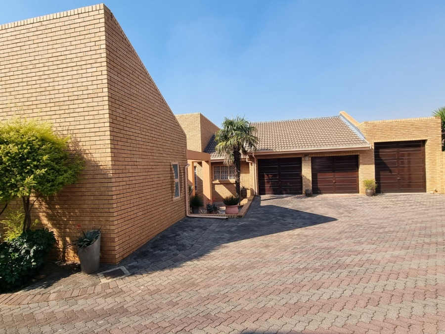 3 Bedroom Property for Sale in Zwartkop Gauteng