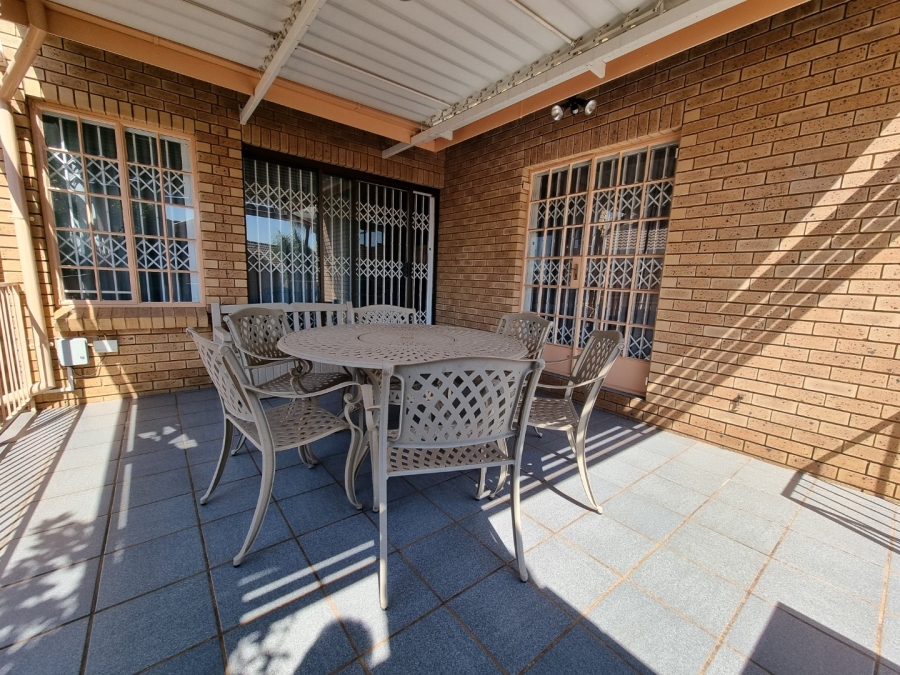 3 Bedroom Property for Sale in Zwartkop Gauteng
