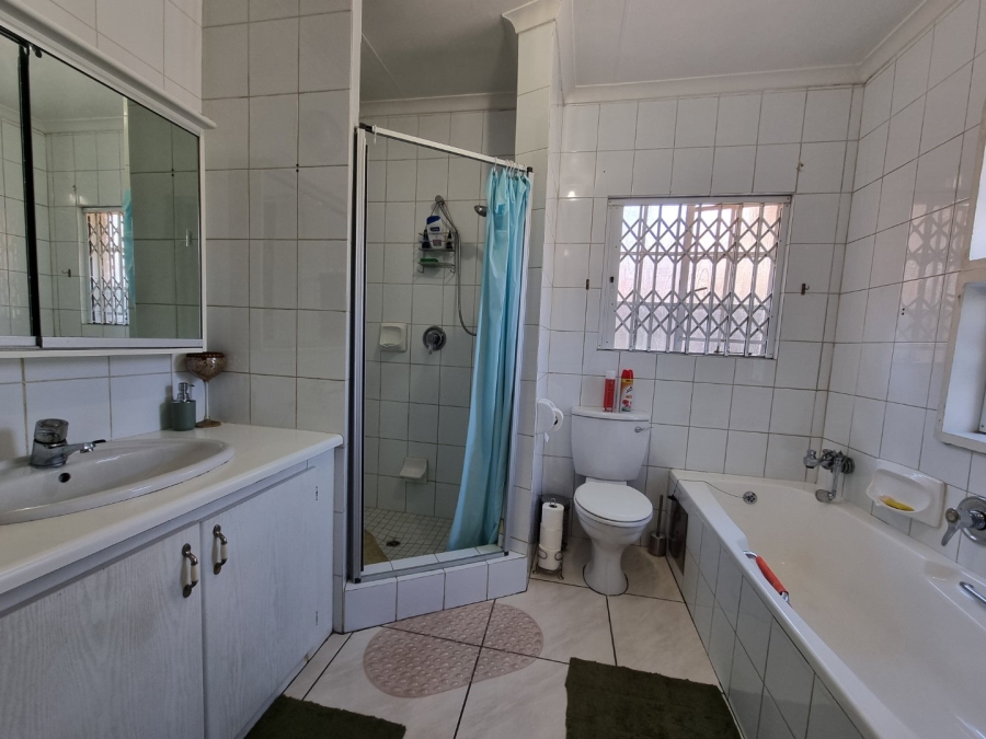 3 Bedroom Property for Sale in Zwartkop Gauteng