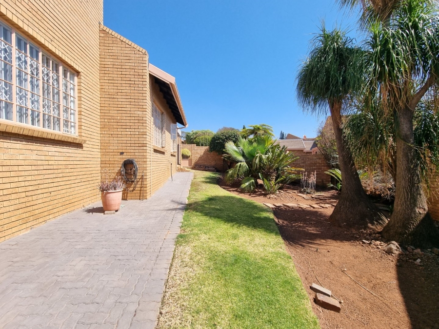 3 Bedroom Property for Sale in Zwartkop Gauteng
