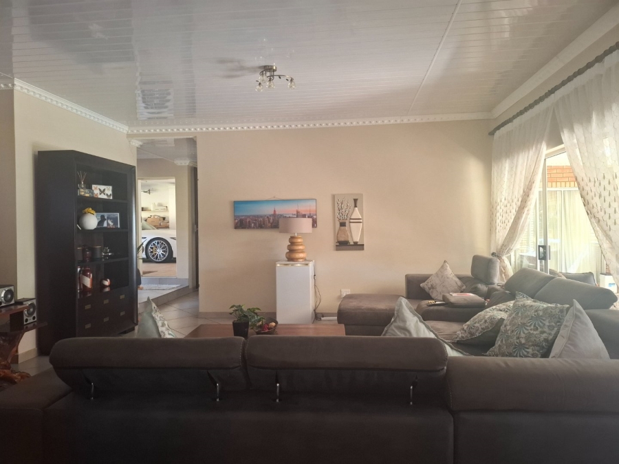 4 Bedroom Property for Sale in Ninapark Gauteng