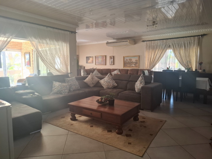 4 Bedroom Property for Sale in Ninapark Gauteng