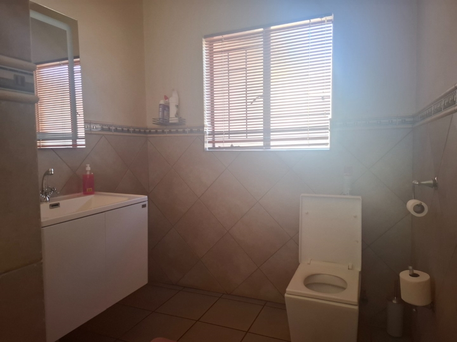 4 Bedroom Property for Sale in Ninapark Gauteng