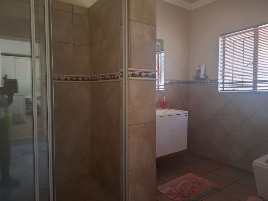 4 Bedroom Property for Sale in Ninapark Gauteng