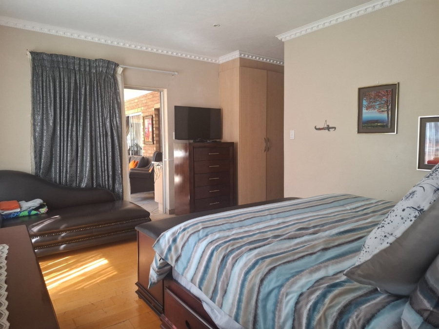 4 Bedroom Property for Sale in Ninapark Gauteng