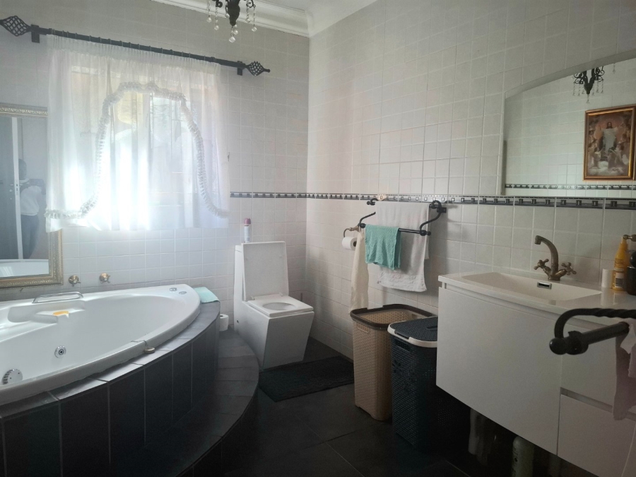 4 Bedroom Property for Sale in Ninapark Gauteng